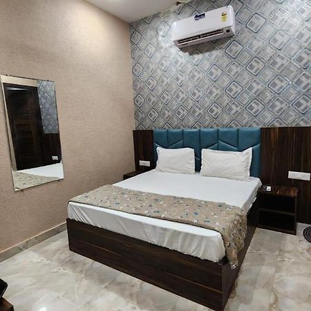 S4 Home Stay Hotel -300 Meters From Golden Temple Amritsar Exterior photo