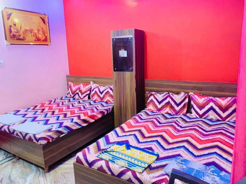 S4 Home Stay Hotel -300 Meters From Golden Temple Amritsar Exterior photo