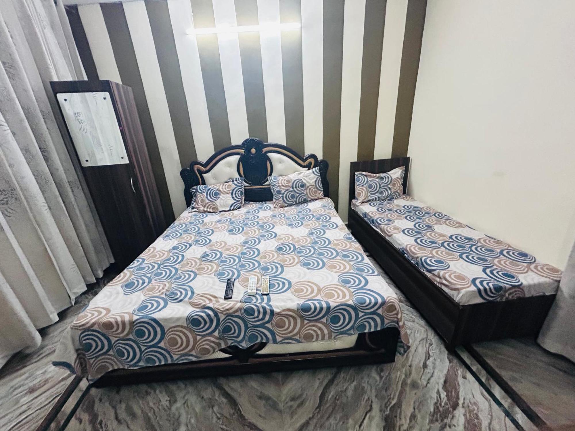 S4 Home Stay Hotel -300 Meters From Golden Temple Amritsar Exterior photo