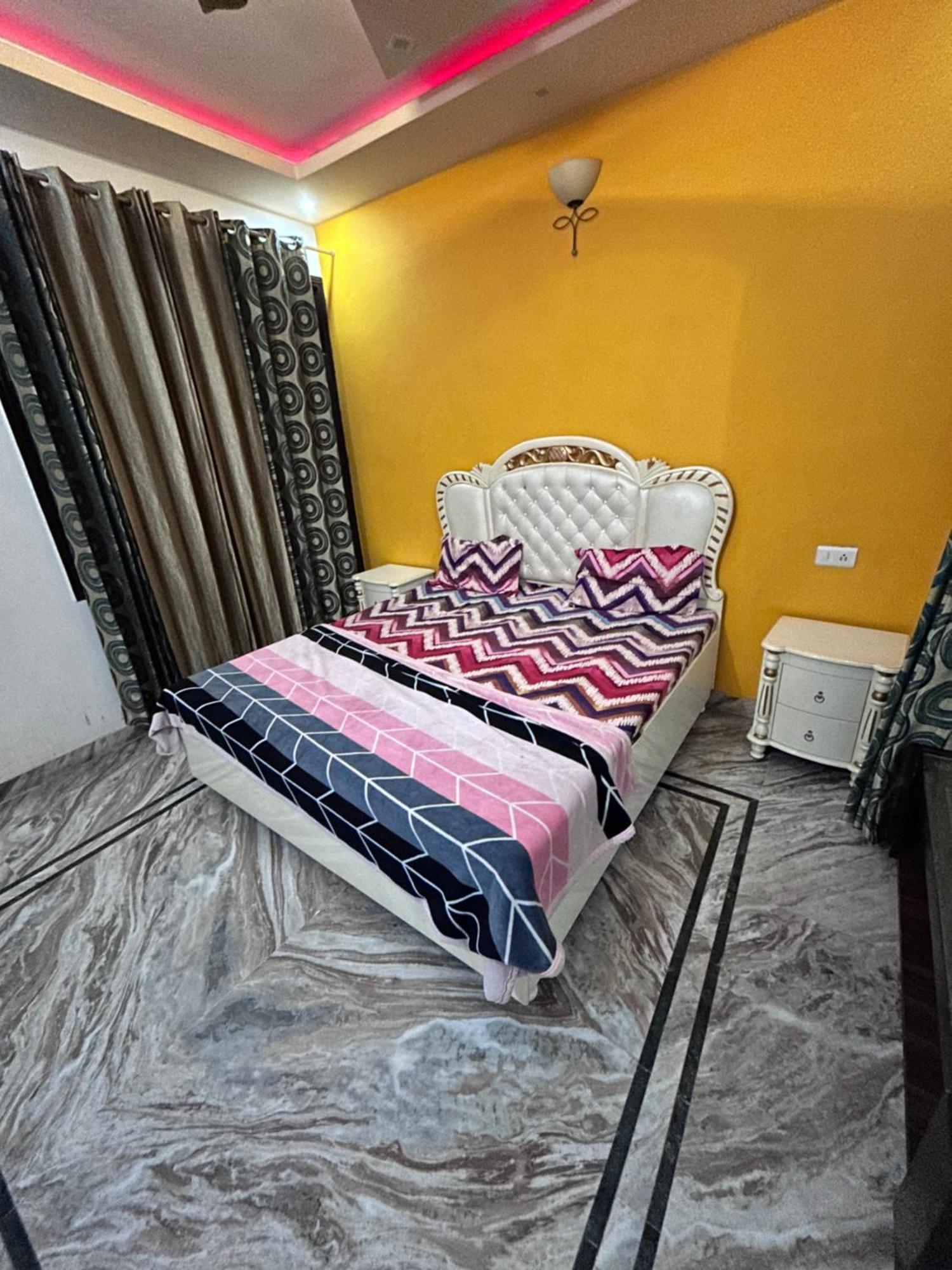 S4 Home Stay Hotel -300 Meters From Golden Temple Amritsar Exterior photo